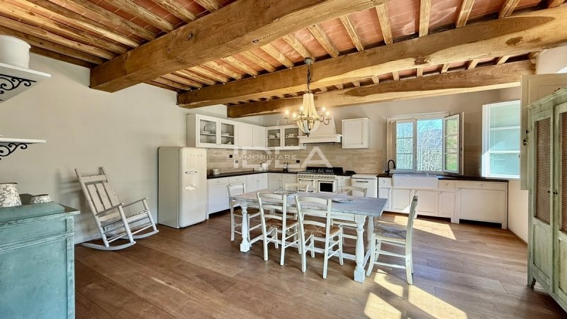 Klein huisje op het platteland in Capannori